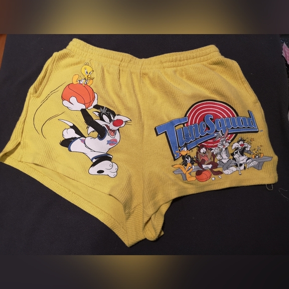 Shorts set. - Picture 3 of 4